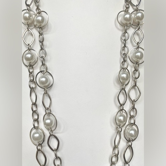Vintage NY and Co. Silver and White Floating Faux Pearls Layered Necklace - Picture 5 of 6